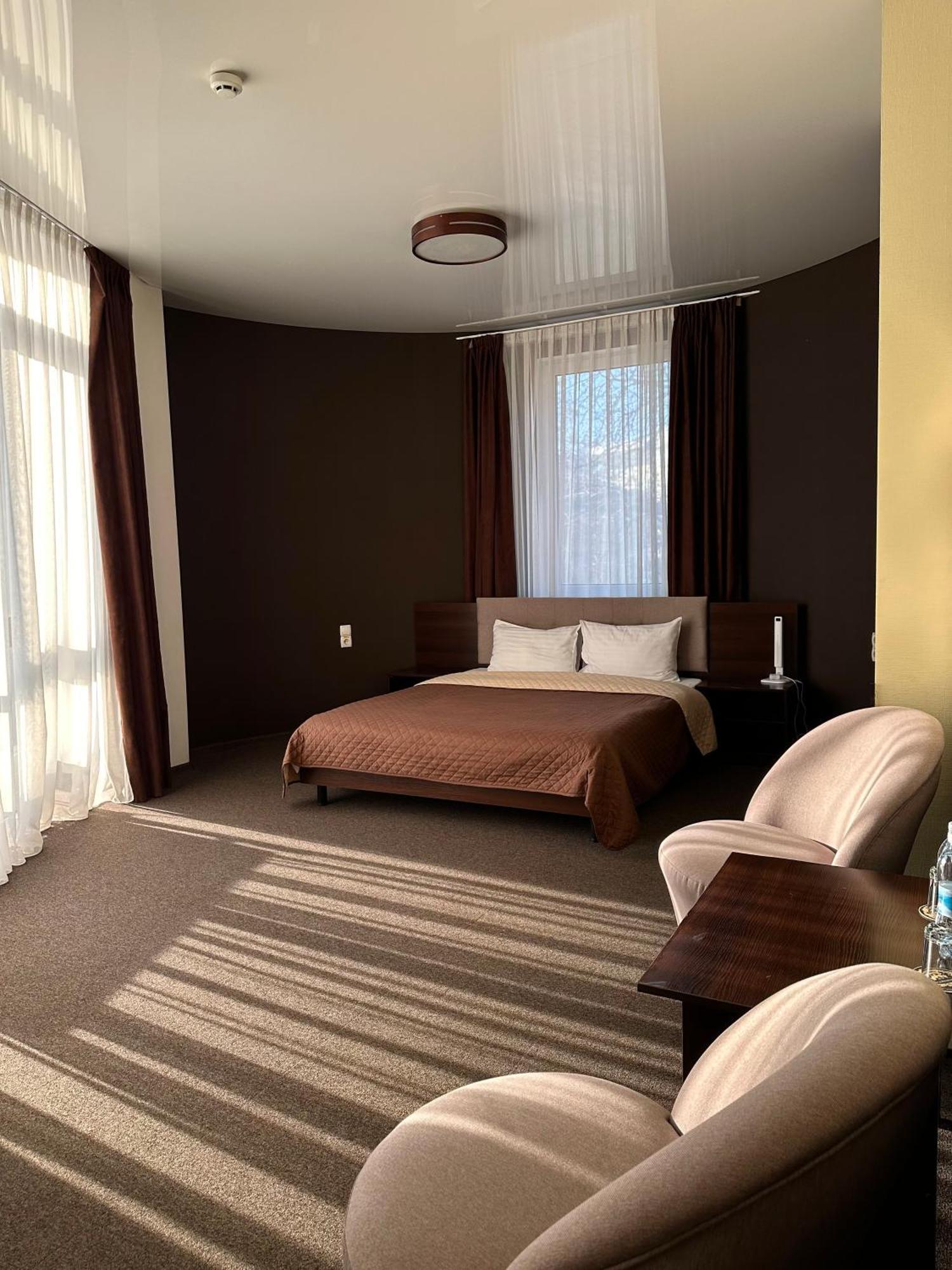 Hotel Atmosphere Полтава Стая снимка