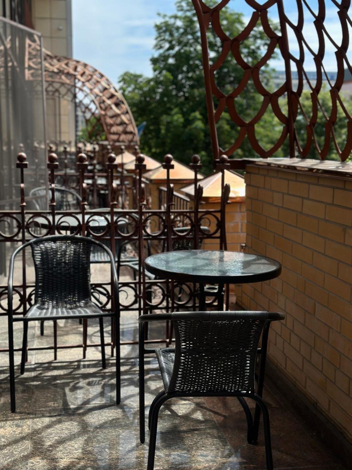 Hotel Atmosphere Полтава Екстериор снимка