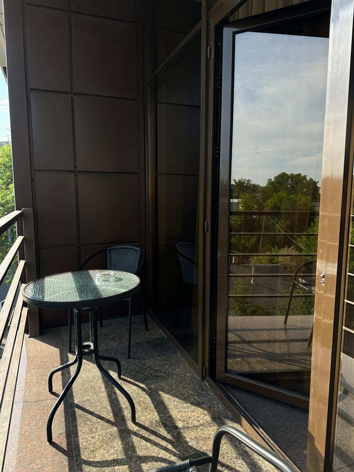 Hotel Atmosphere Полтава Екстериор снимка
