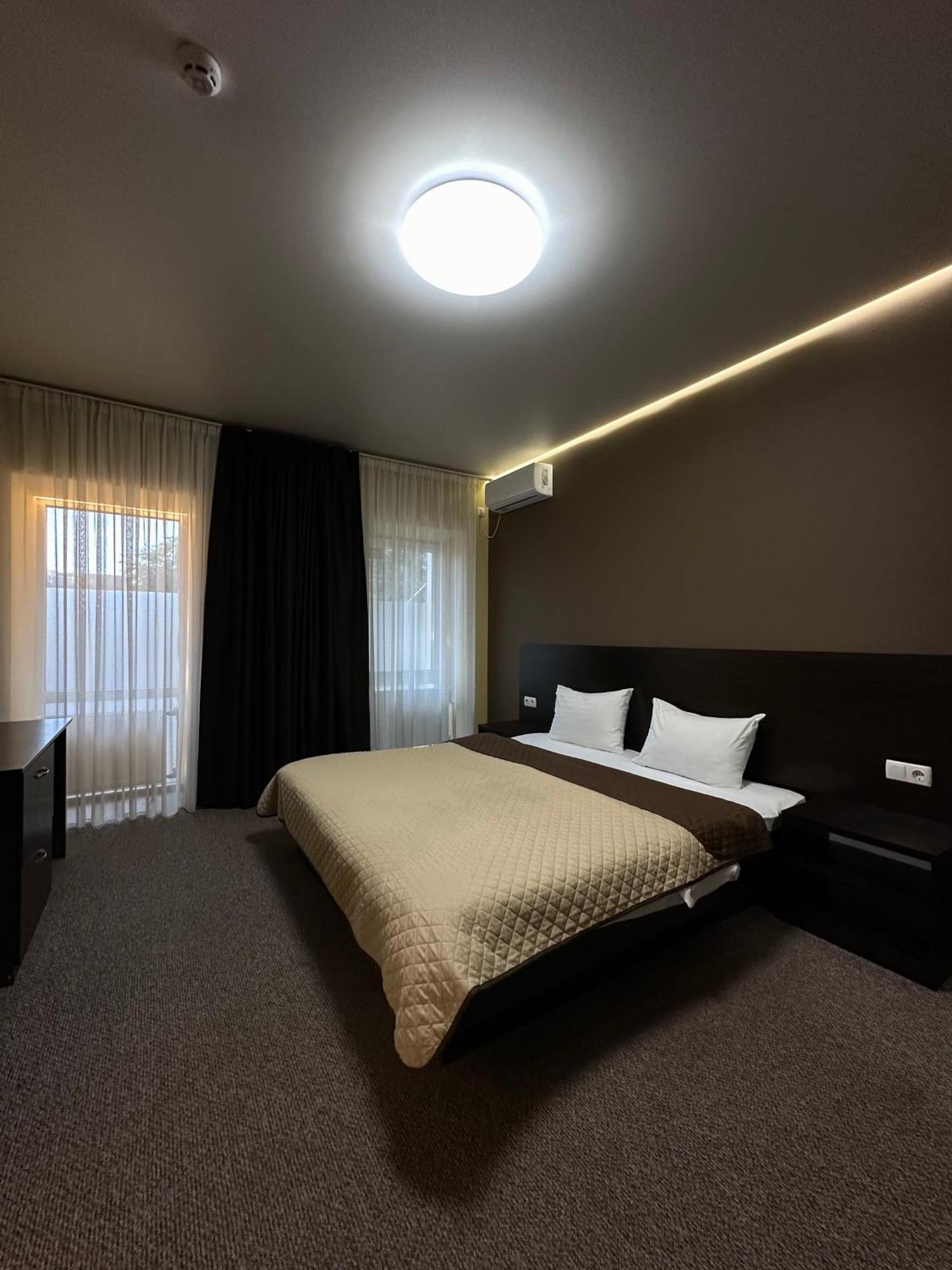 Hotel Atmosphere Полтава Екстериор снимка